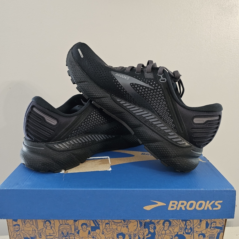 Brooks Adrenaline GTS 22 Men's Size 7.5